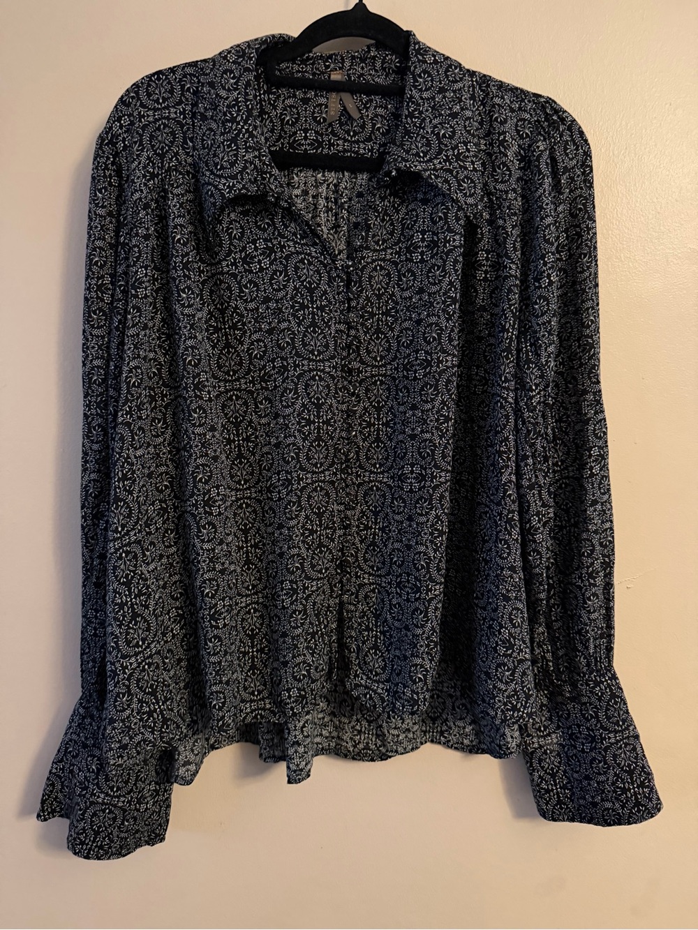 Stetson Black and White Paisley-Print Buttoned Blouse